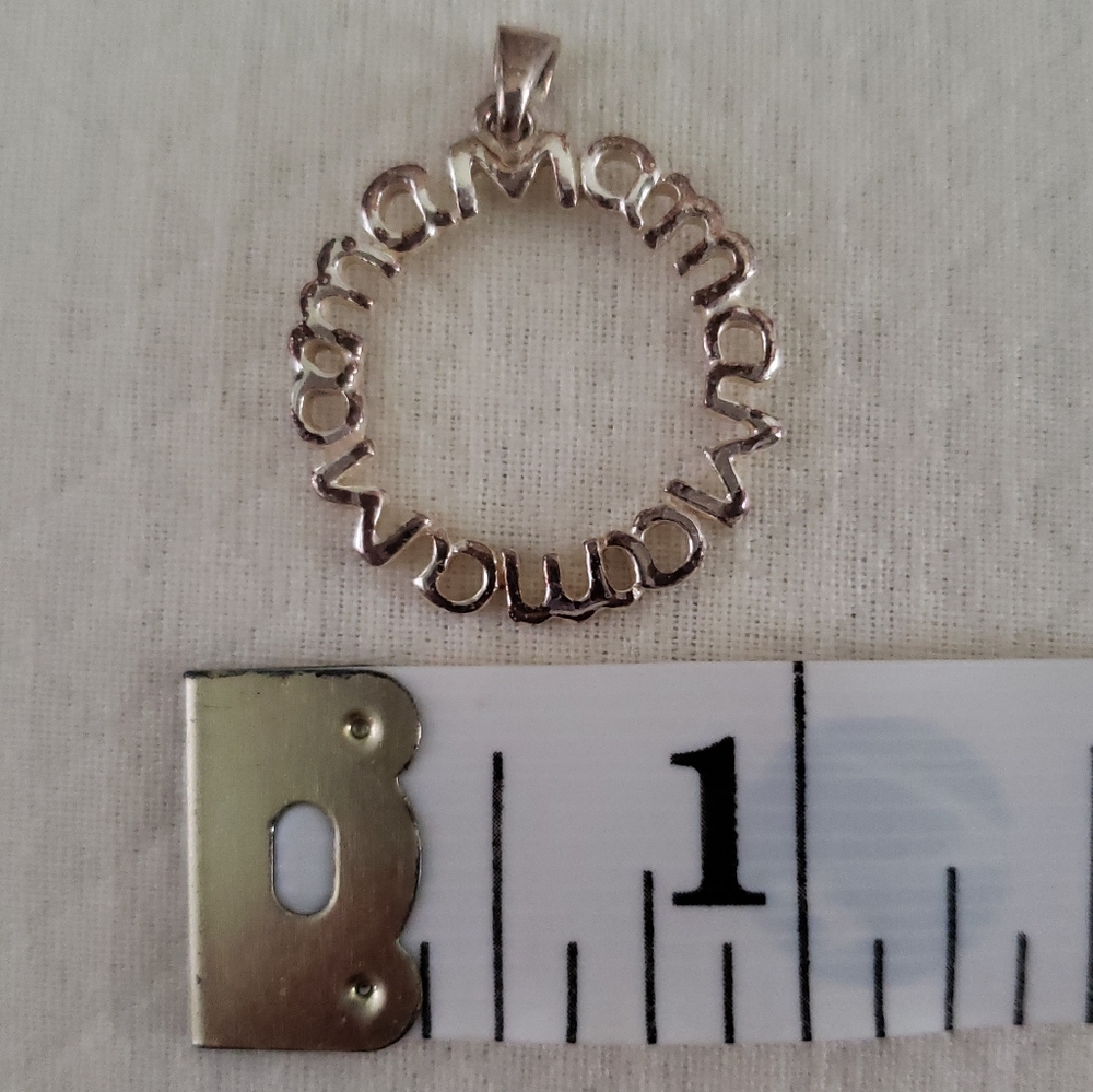 Mom pendant